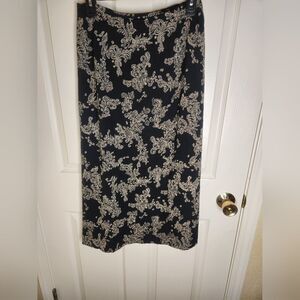 Vtg Talbots 8P BlackFloral Print 100% Pure SILK Lined Zipper Women's Maxi Skirt